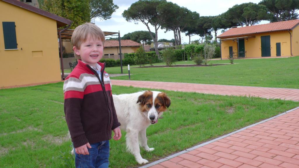 La Fattoria Di Tirrenia Lejlighedshotel Eksteriør billede