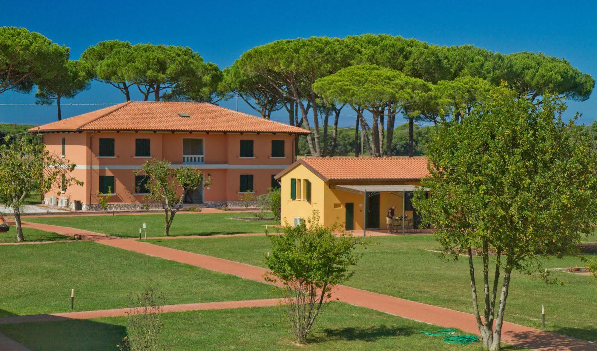 La Fattoria Di Tirrenia Lejlighedshotel Eksteriør billede