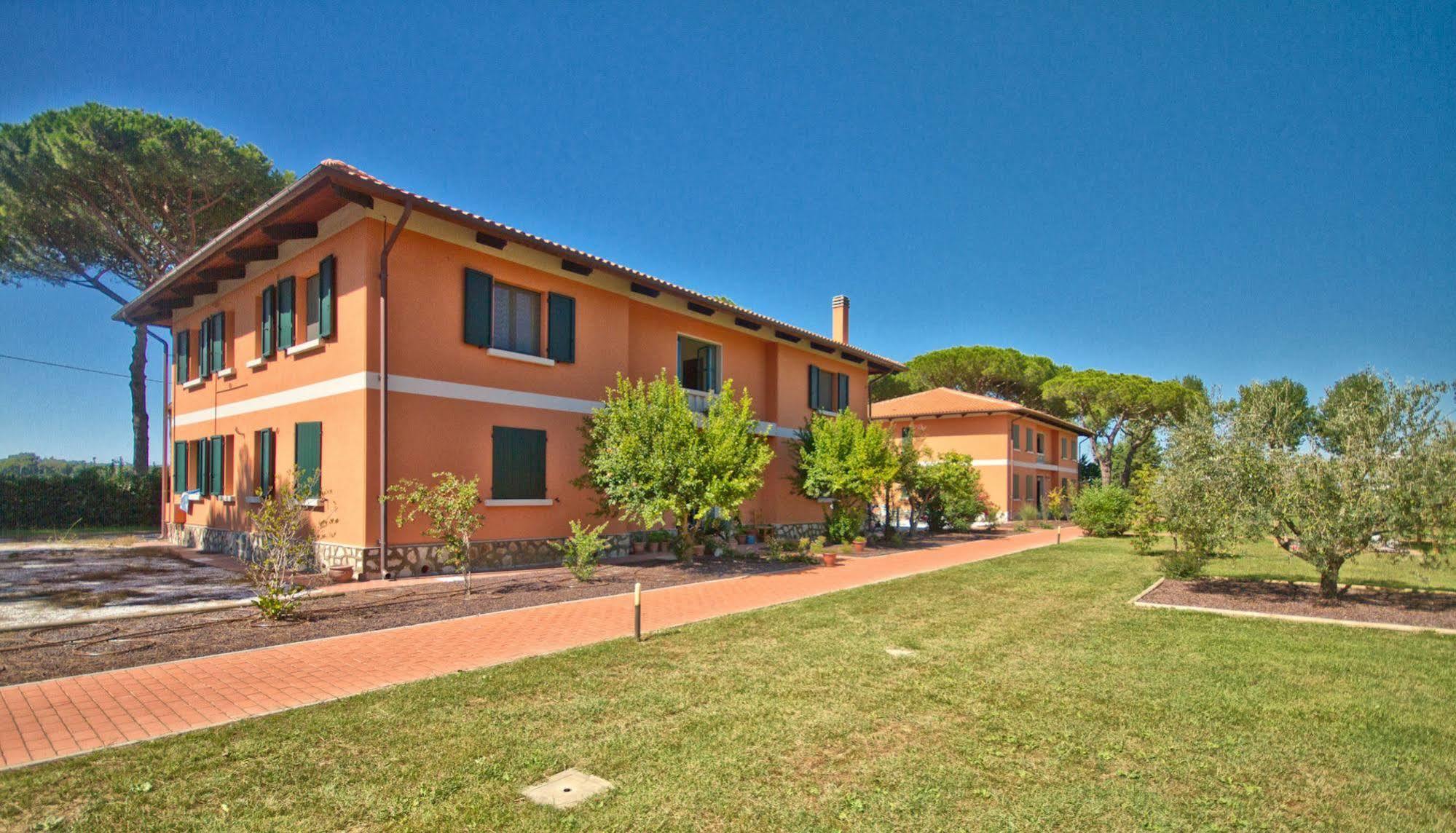 La Fattoria Di Tirrenia Lejlighedshotel Eksteriør billede
