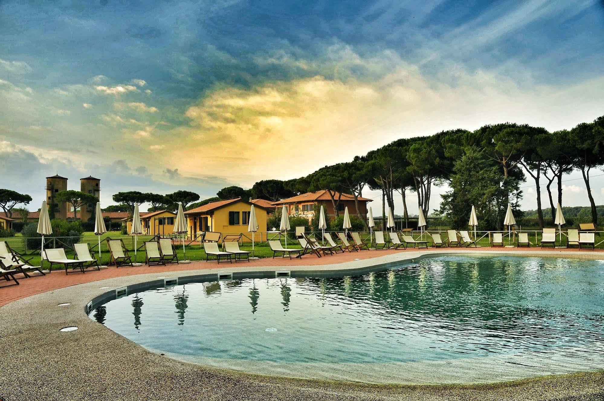 La Fattoria Di Tirrenia Lejlighedshotel Eksteriør billede
